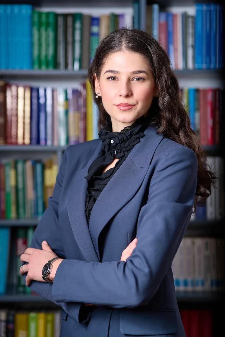 Ani Pavlova - Associate